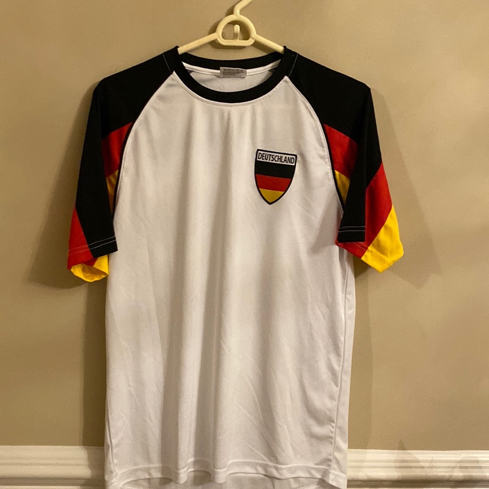 Men’s Small Deutschland soccer shirt